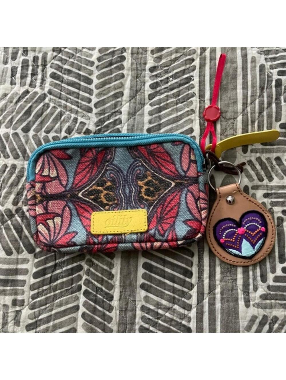 Oilily change purse with keychain